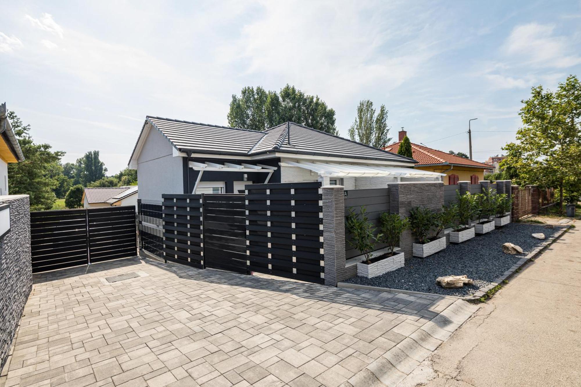 Balatonic Lemon Apartmanhaz Siófok Buitenkant foto