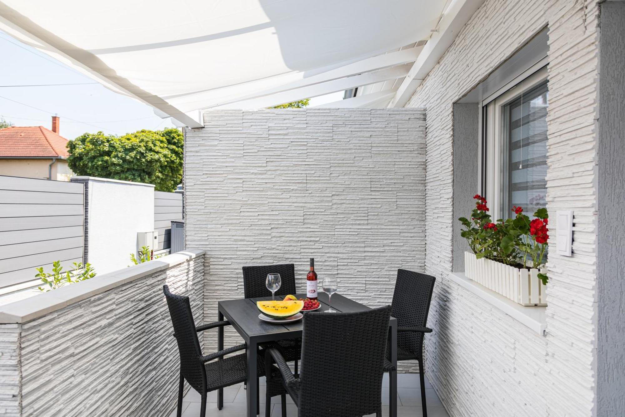 Balatonic Lemon Apartmanhaz Siófok Buitenkant foto