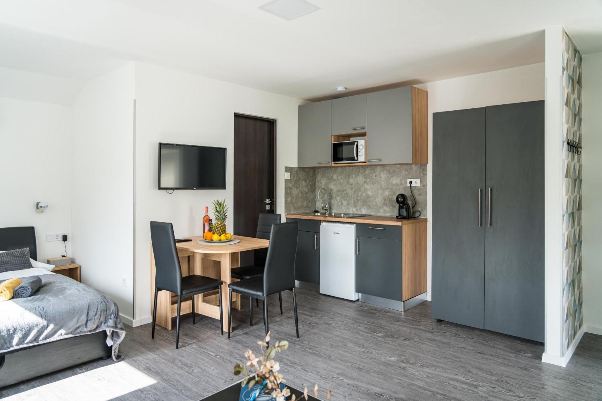 Balatonic Lemon Apartmanhaz Siófok Buitenkant foto