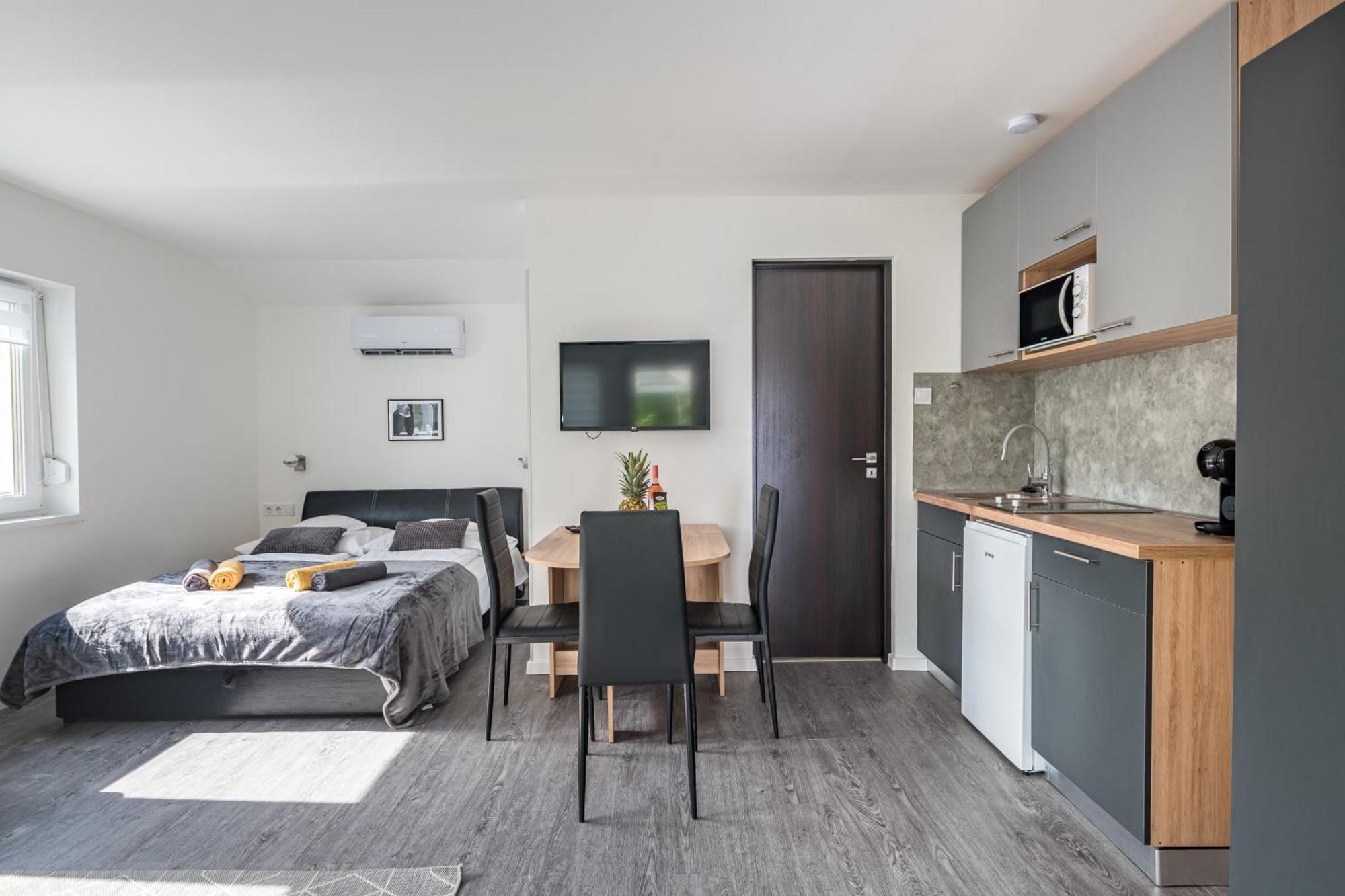 Balatonic Lemon Apartmanhaz Siófok Buitenkant foto