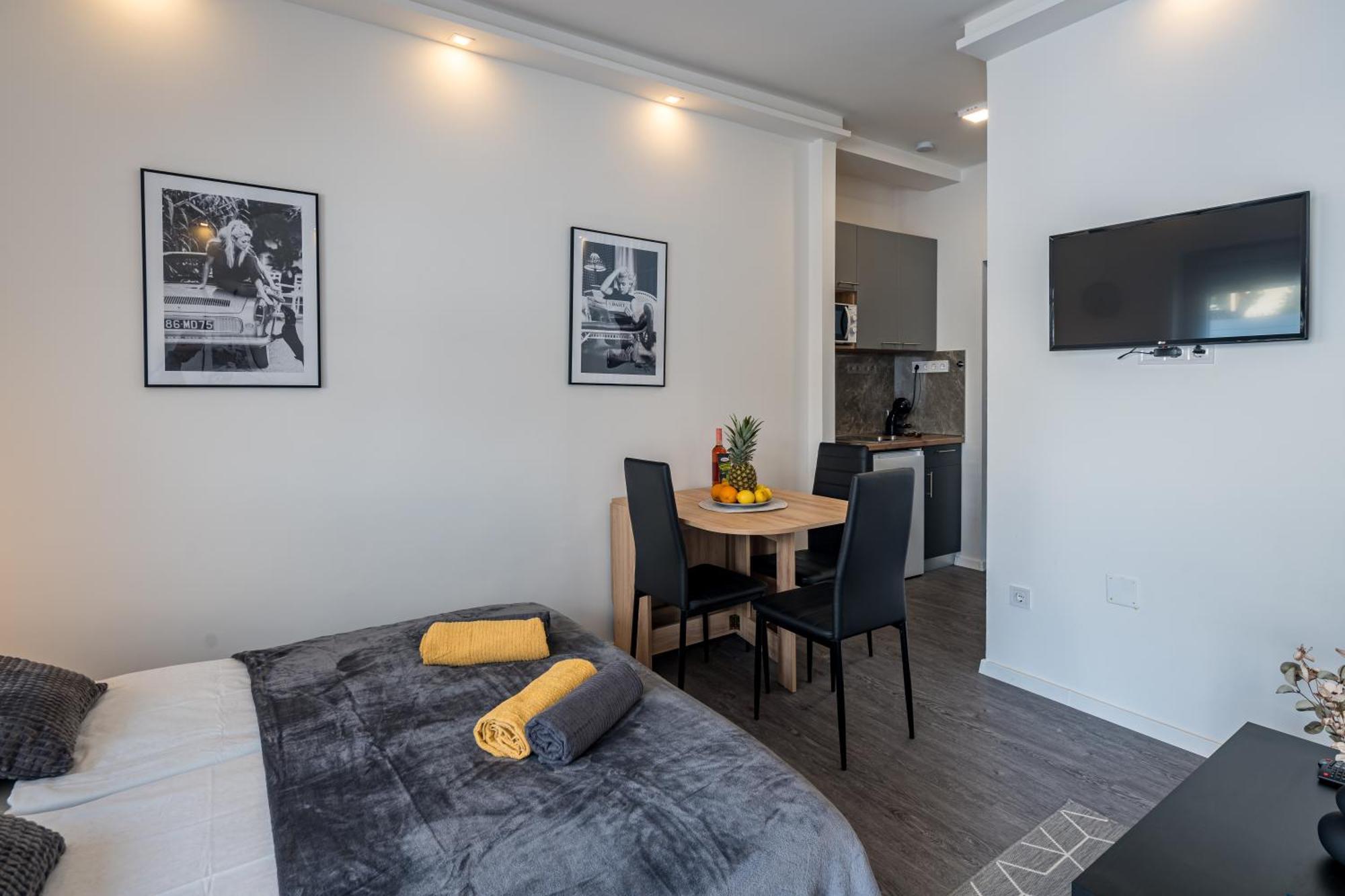 Balatonic Lemon Apartmanhaz Siófok Buitenkant foto
