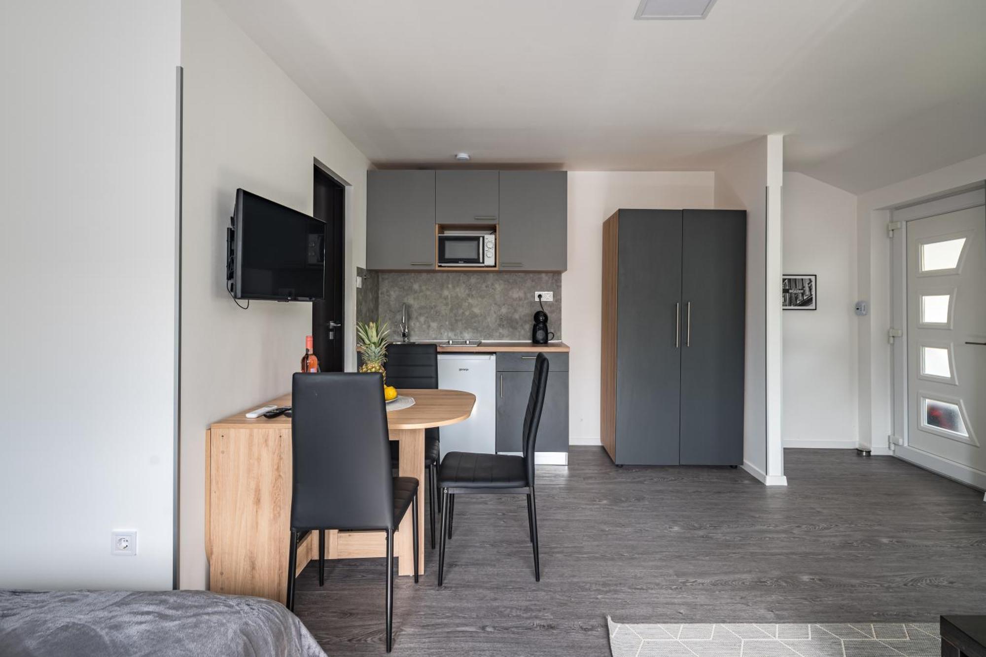 Balatonic Lemon Apartmanhaz Siófok Buitenkant foto