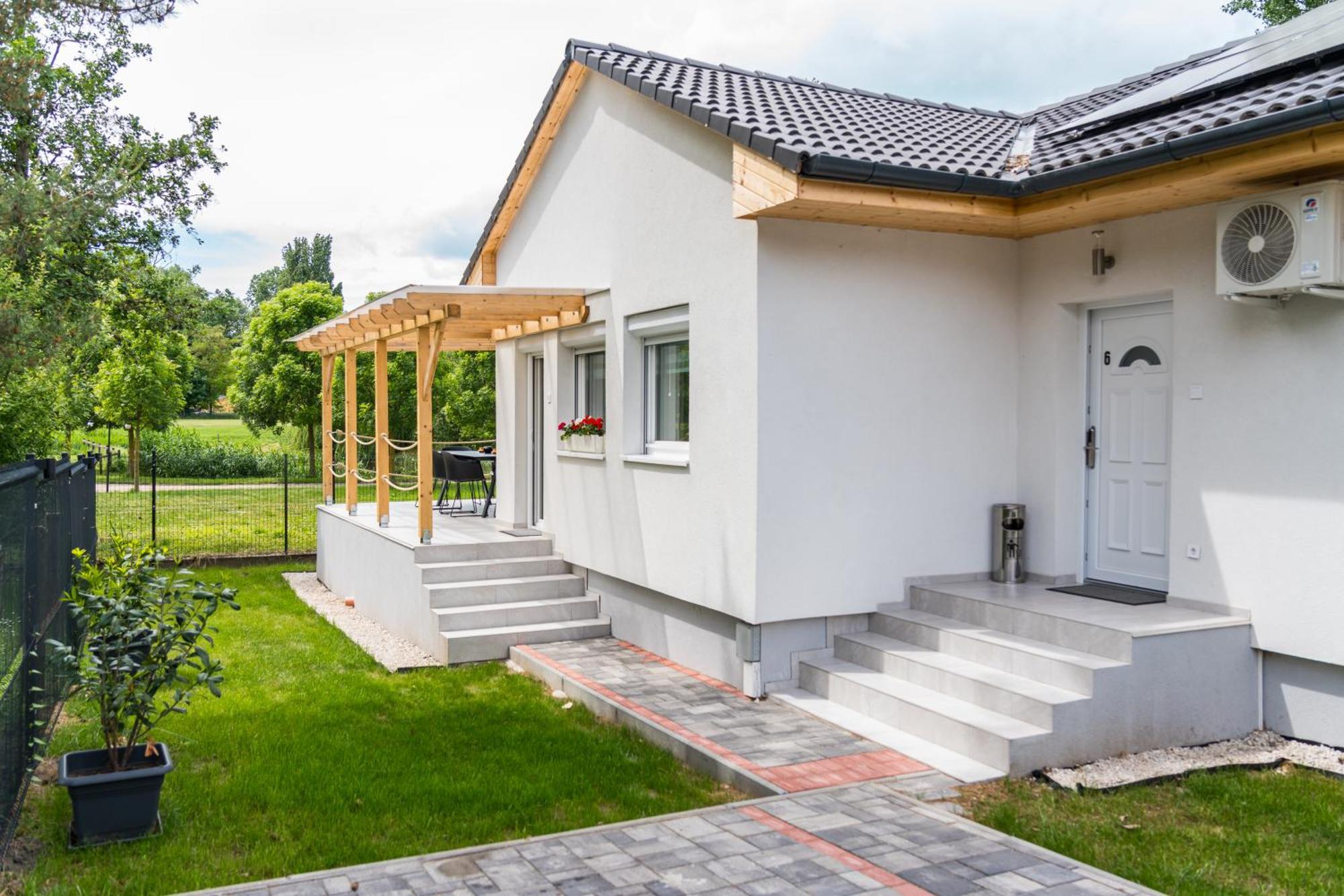 Balatonic Lemon Apartmanhaz Siófok Buitenkant foto